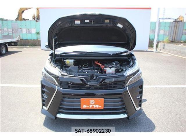 Toyota VOXY HYBRID 2018-06 6915313-29