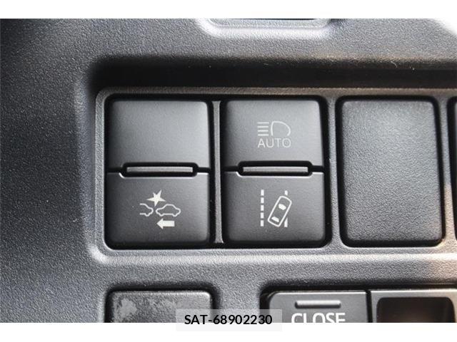 Toyota VOXY HYBRID 2018-06 6915313-4