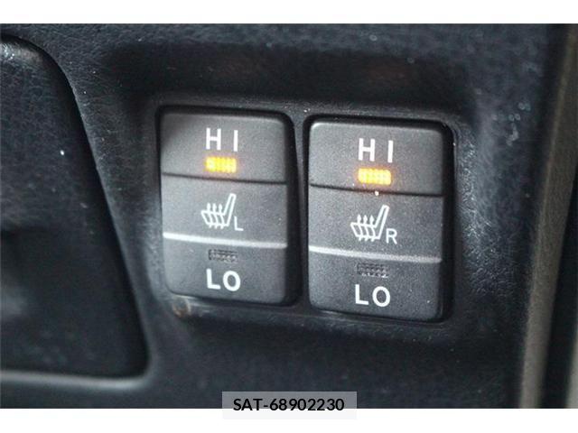 Toyota VOXY HYBRID 2018-06 6915313-5