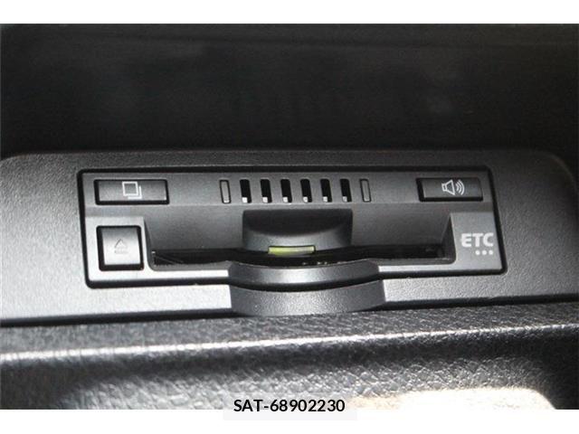 Toyota VOXY HYBRID 2018-06 6915313-6