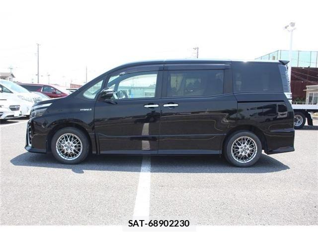 Toyota VOXY HYBRID 2018-06 6915313-8