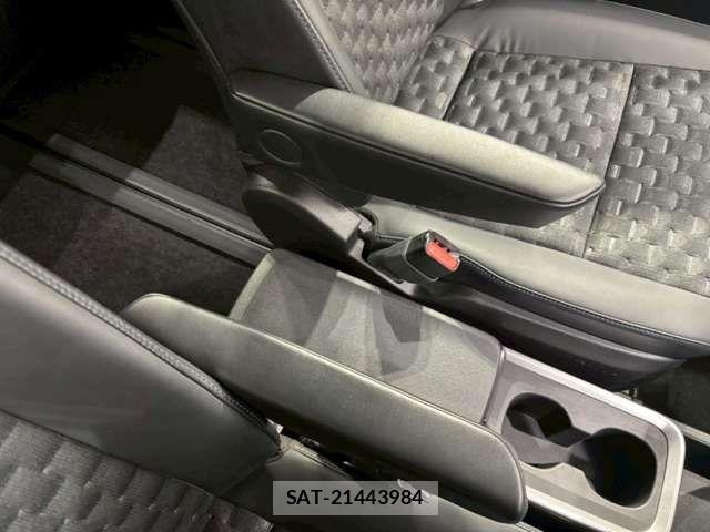 Toyota VOXY HYBRID 2022-03 6915278-10
