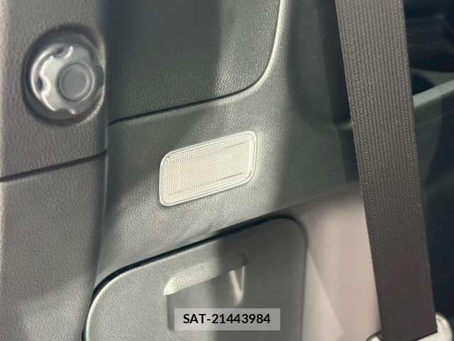 Toyota VOXY HYBRID 2022-03 6915278-4