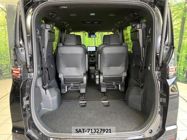Toyota VOXY HYBRID 2024-05 6915262-10