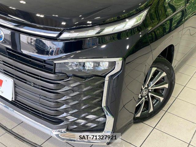 Toyota VOXY HYBRID 2024-05 6915262-12
