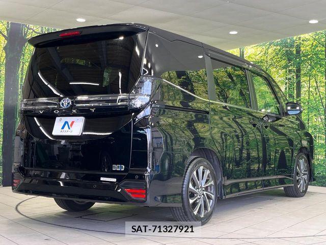 Toyota VOXY HYBRID 2024-05 6915262-17