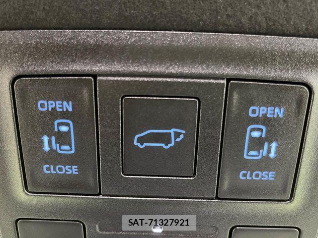 Toyota VOXY HYBRID 2024-05 6915262-3