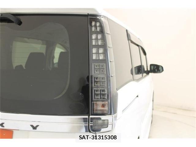 Toyota VOXY HYBRID 2016-03 6915317-19