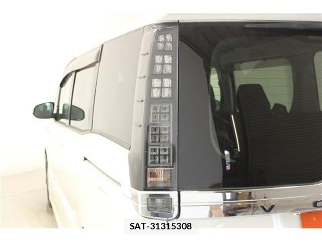 Toyota VOXY HYBRID 2016-03 6915317-20
