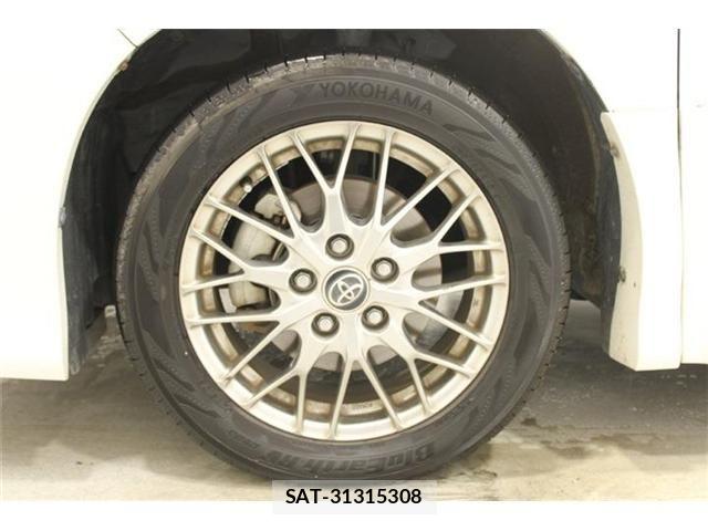 Toyota VOXY HYBRID 2016-03 6915317-26