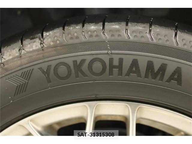Toyota VOXY HYBRID 2016-03 6915317-27