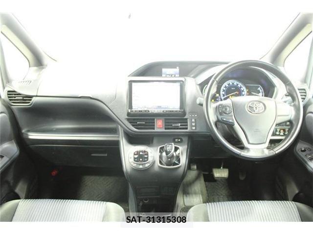 Toyota VOXY HYBRID 2016-03 6915317-2