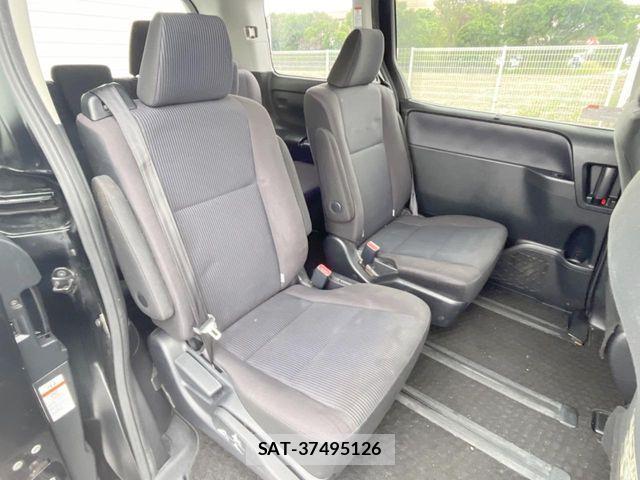 Toyota VOXY HYBRID 2015-01 6915322-9