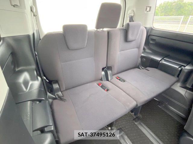 Toyota VOXY HYBRID 2015-01 6915322-10