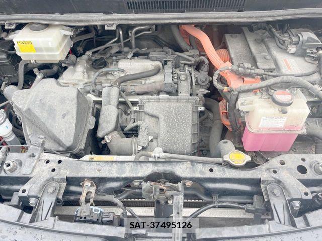 Toyota VOXY HYBRID 2015-01 6915322-18