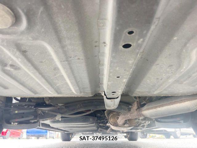 Toyota VOXY HYBRID 2015-01 6915322-19