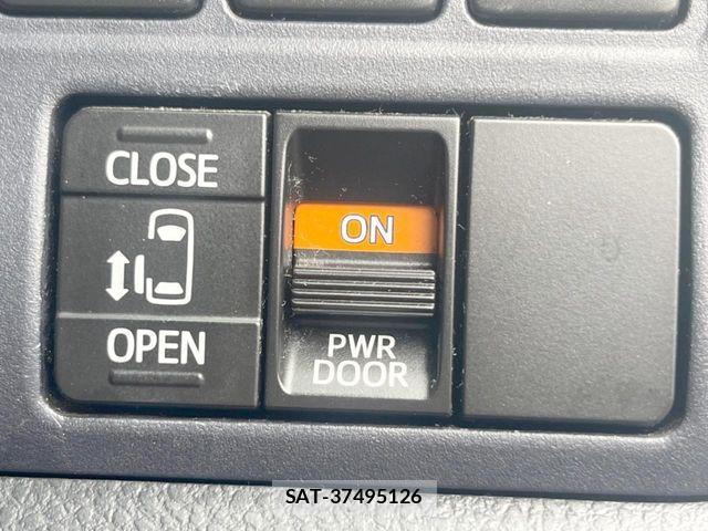 Toyota VOXY HYBRID 2015-01 6915322-6