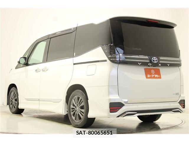 Toyota VOXY HYBRID 2023-02 6915289-9