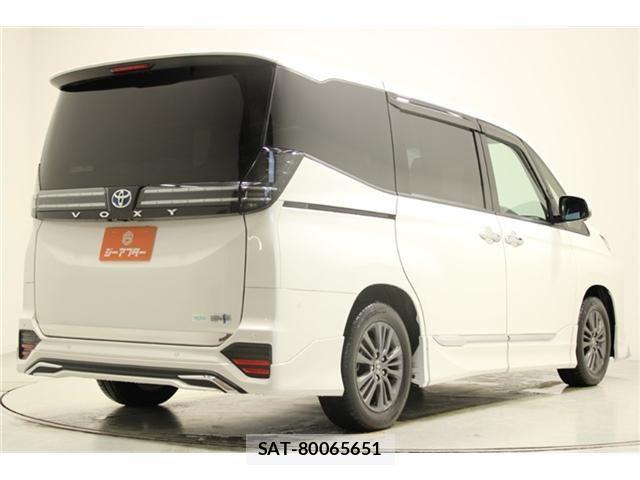 Toyota VOXY HYBRID 2023-02 6915289-11