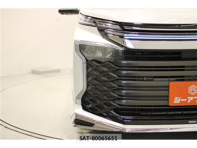Toyota VOXY HYBRID 2023-02 6915289-15