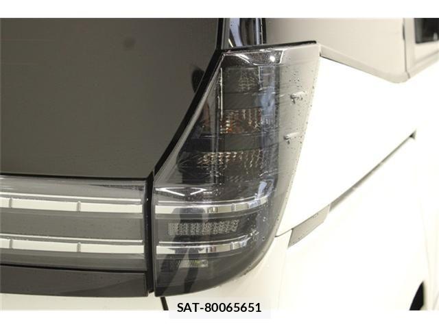 Toyota VOXY HYBRID 2023-02 6915289-17