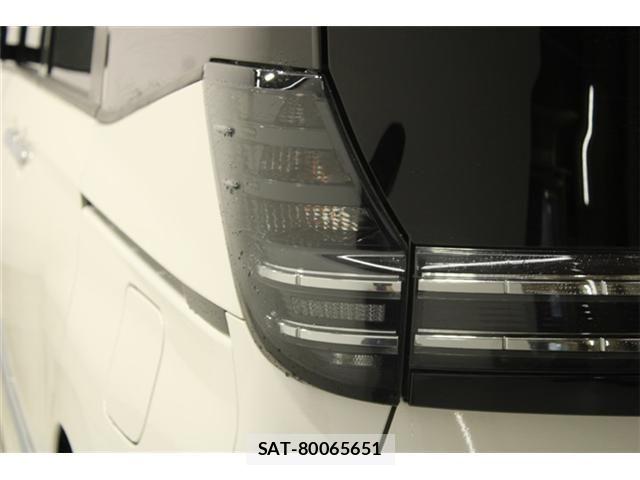 Toyota VOXY HYBRID 2023-02 6915289-18