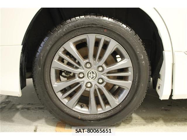 Toyota VOXY HYBRID 2023-02 6915289-22