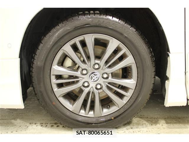 Toyota VOXY HYBRID 2023-02 6915289-24