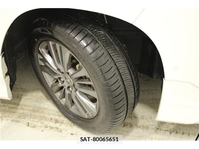 Toyota VOXY HYBRID 2023-02 6915289-27