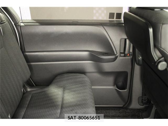 Toyota VOXY HYBRID 2023-02 6915289-29