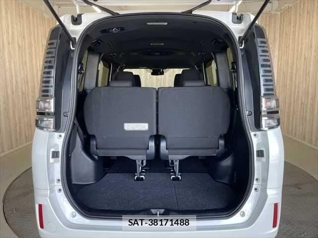 Toyota VOXY HYBRID 2018-12 6915311-11