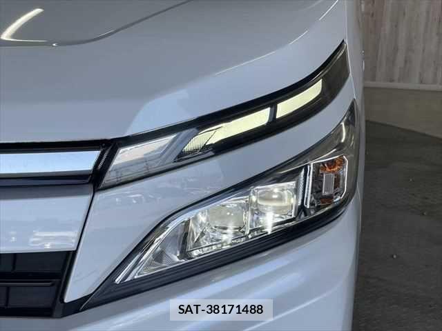 Toyota VOXY HYBRID 2018-12 6915311-13