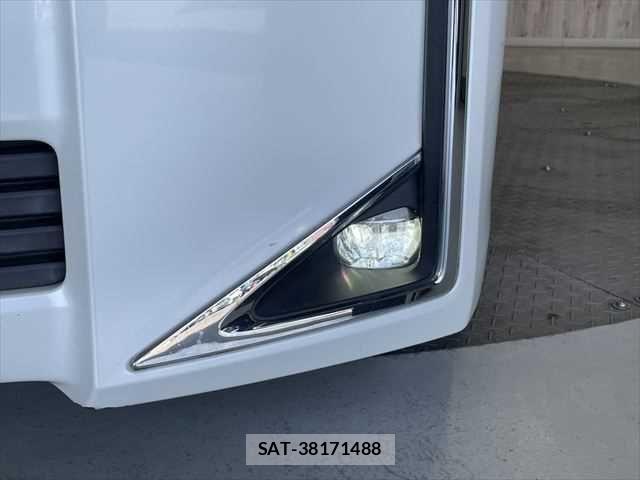 Toyota VOXY HYBRID 2018-12 6915311-14
