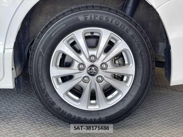 Toyota VOXY HYBRID 2018-12 6915311-15
