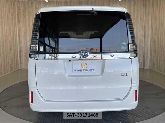 Toyota VOXY HYBRID 2018-12 6915311-19