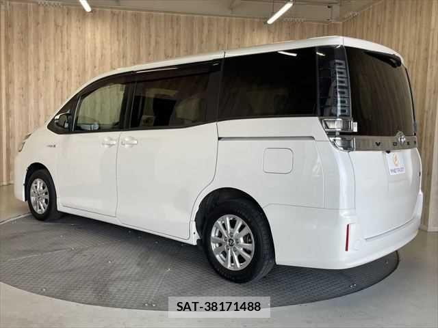 Toyota VOXY HYBRID 2018-12 6915311-21