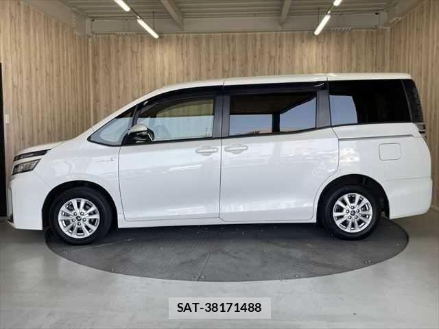 Toyota VOXY HYBRID 2018-12 6915311-22