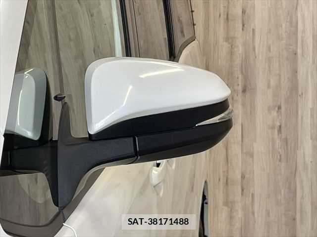 Toyota VOXY HYBRID 2018-12 6915311-27