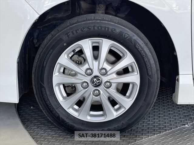 Toyota VOXY HYBRID 2018-12 6915311-29