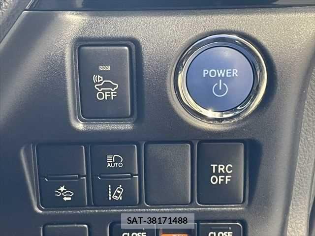 Toyota VOXY HYBRID 2018-12 6915311-6