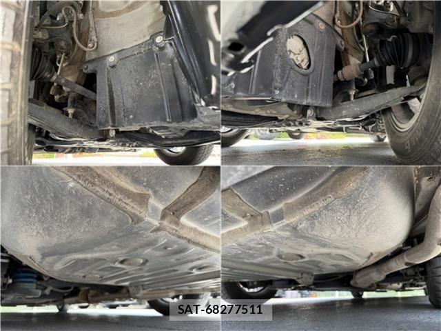 Toyota VOXY HYBRID 2017-07 6915319-23