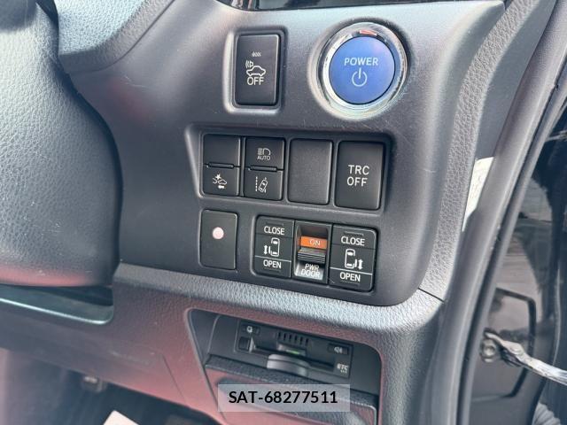 Toyota VOXY HYBRID 2017-07 6915319-25