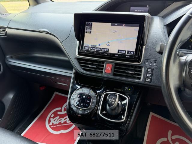Toyota VOXY HYBRID 2017-07 6915319-27