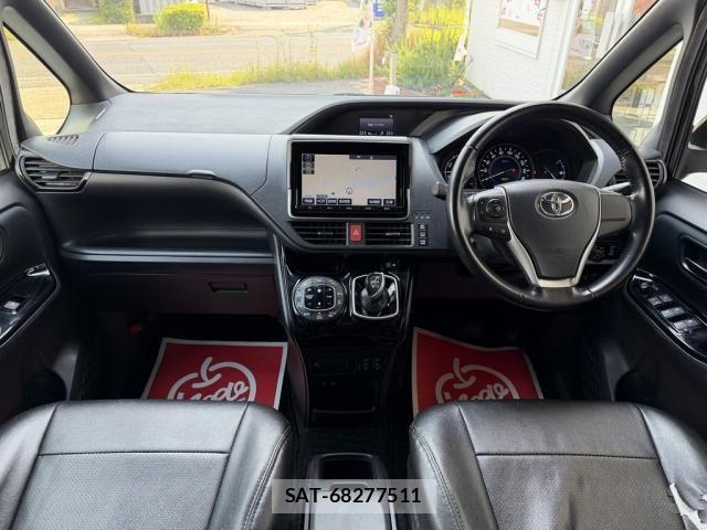 Toyota VOXY HYBRID 2017-07 6915319-4
