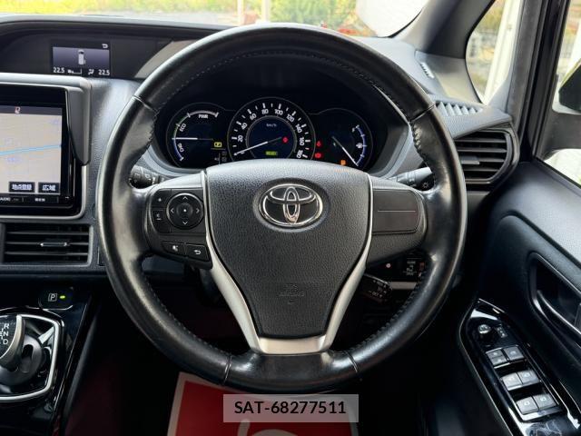 Toyota VOXY HYBRID 2017-07 6915319-5