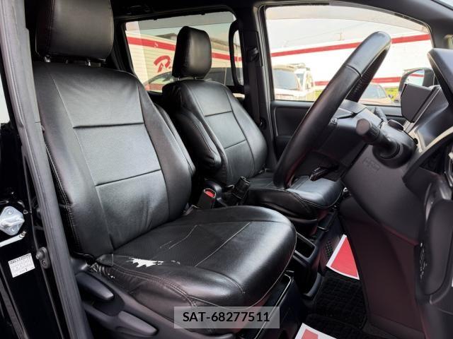 Toyota VOXY HYBRID 2017-07 6915319-6