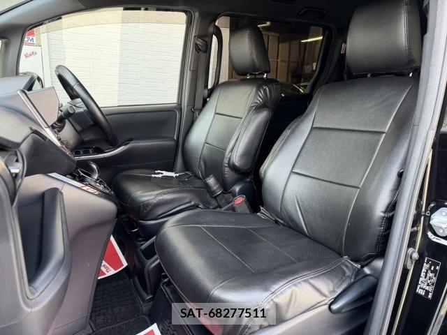 Toyota VOXY HYBRID 2017-07 6915319-7