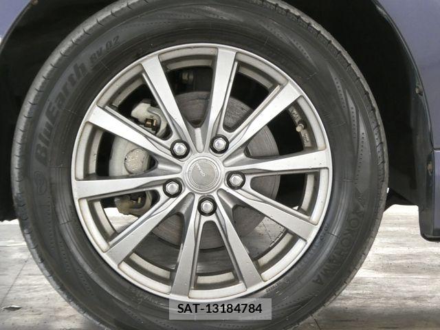 Toyota VOXY HYBRID 2016-08 6915318-9