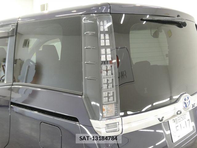 Toyota VOXY HYBRID 2016-08 6915318-10