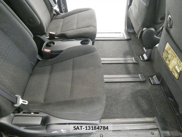 Toyota VOXY HYBRID 2016-08 6915318-11